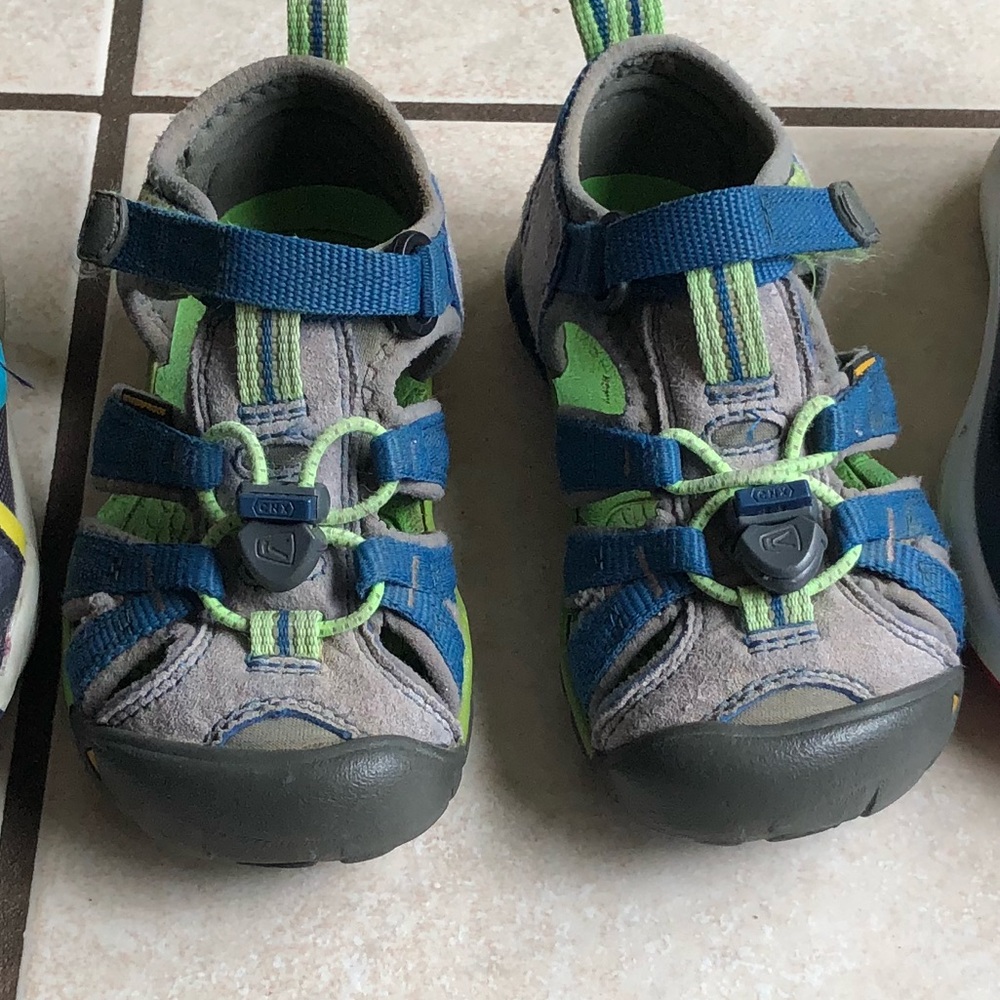 Keens closed toe sandals